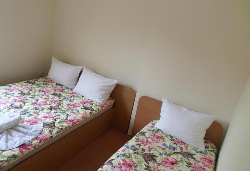 اتاق استاندارد سه نفره, семеен хотел при мечо