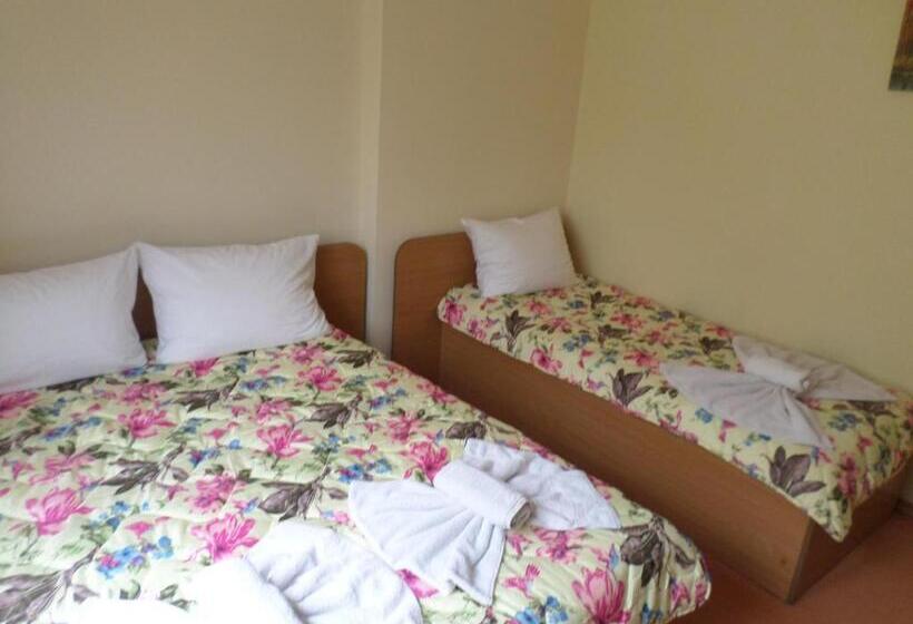 اتاق استاندارد سه نفره, семеен хотел при мечо