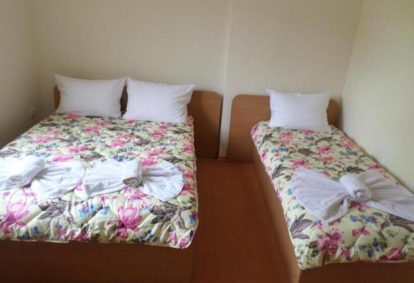 اتاق استاندارد سه نفره, семеен хотел при мечо