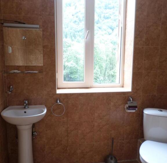 اتاق استاندارد سه نفره, семеен хотел при мечо