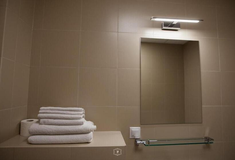 غرفة ديلوكس, Central Carei