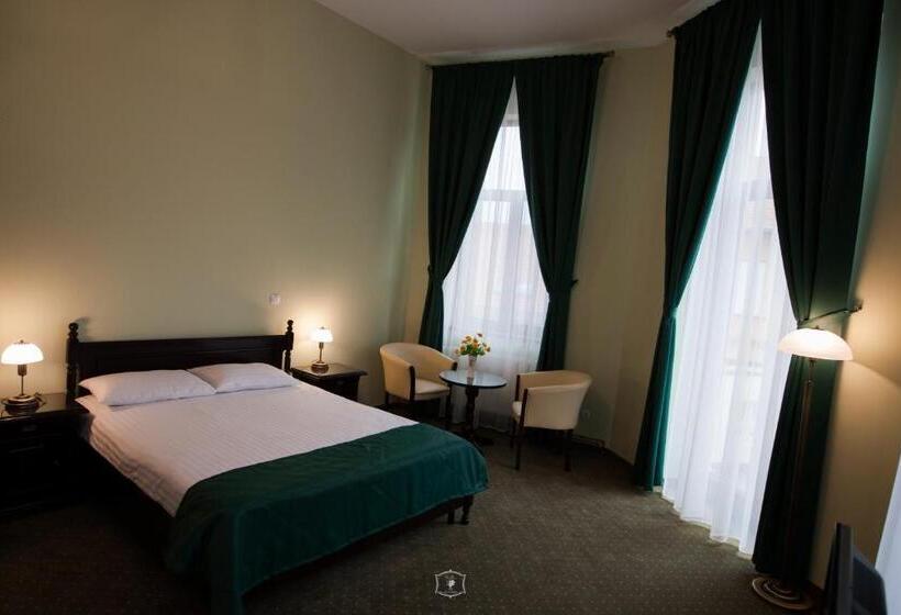 شقة غرفة نوم واحدة مزودة بشُرفة, Central Carei