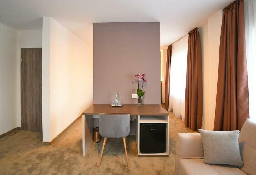 إستوديو ديلوكس, Hoha Boutique