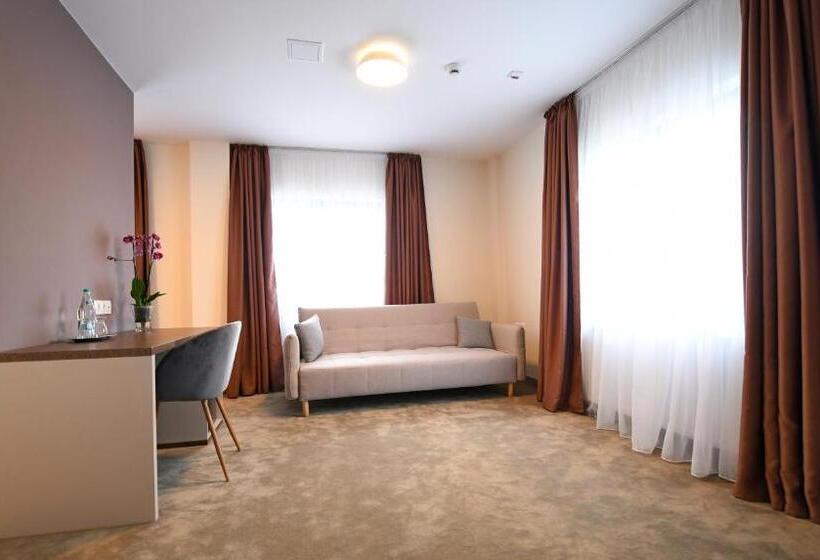 إستوديو ديلوكس, Hoha Boutique