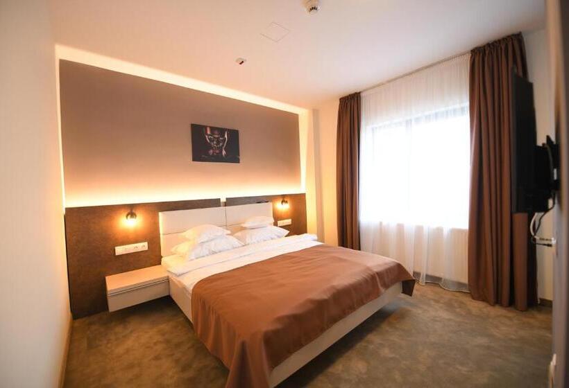 إستوديو ديلوكس, Hoha Boutique