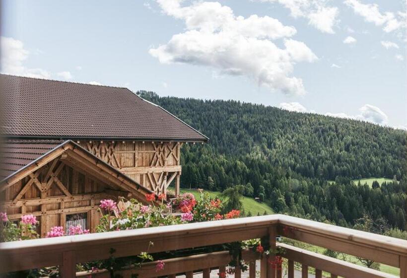 バルコニー付きスタンダードルーム, Lochbauer