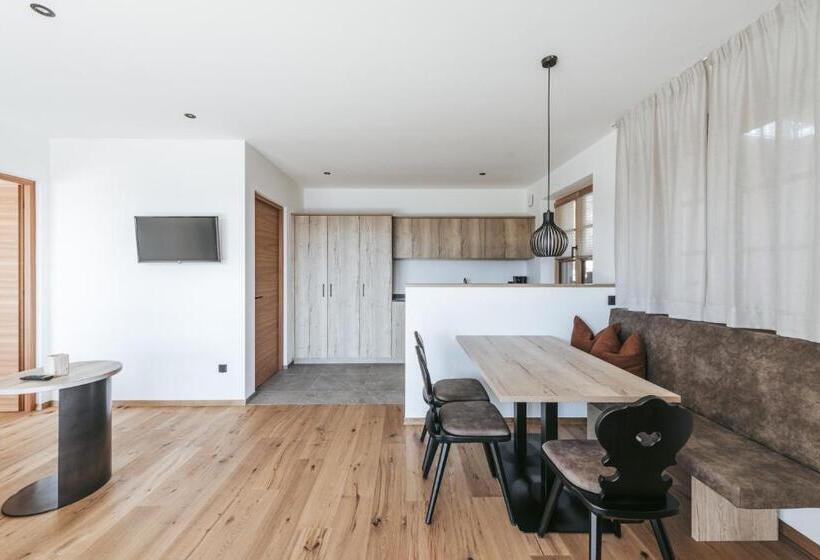 スイート(家族用), Lochbauer