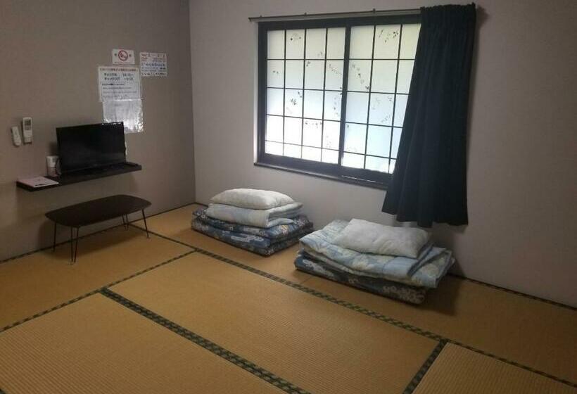 חדר סטנדרט לשלושה עם חדר אמבטיה משוף, Guest House Shizuho