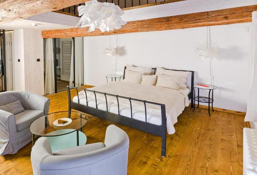 Семейный Номер Вид на Сад, Homutův Statek