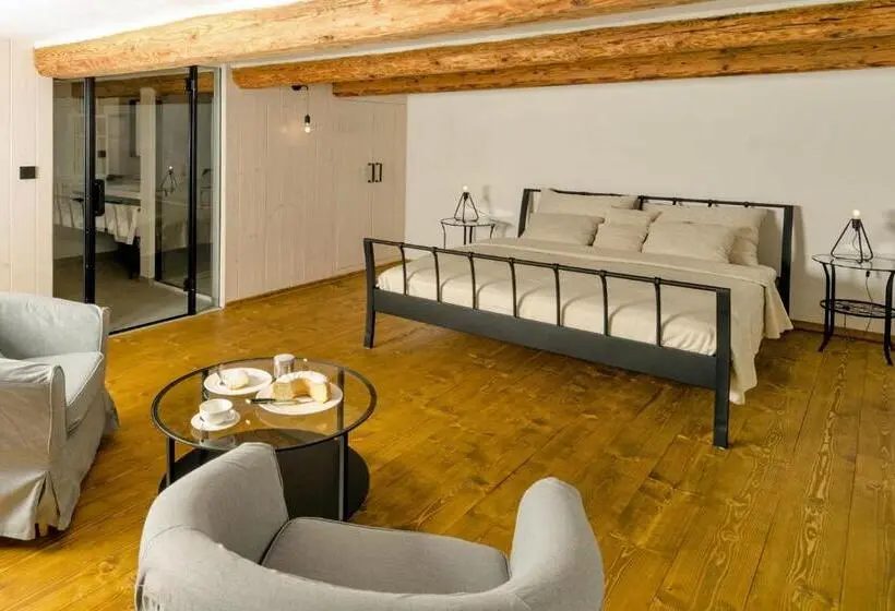 スタンダード4人部屋, Homutův Statek