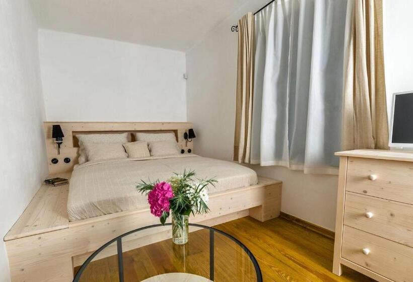 Номер Deluxe, Homutův Statek