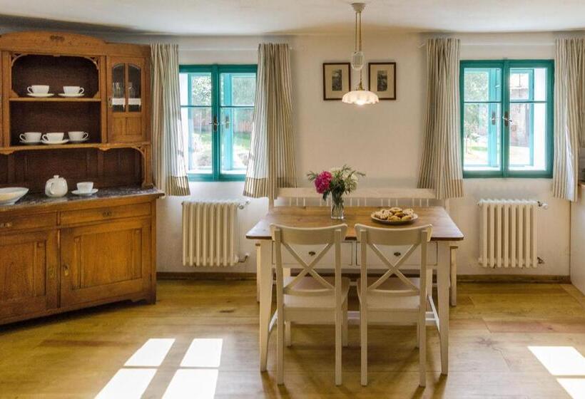 Люкс, Homutův Statek