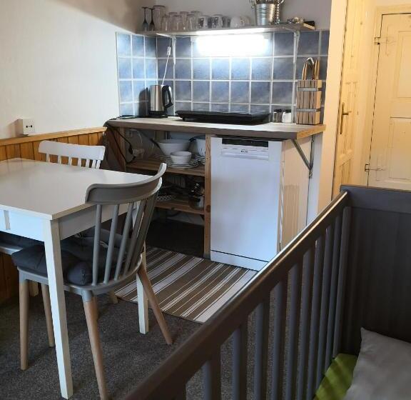 اتاق پنت هاوس, Dukát Kořenov