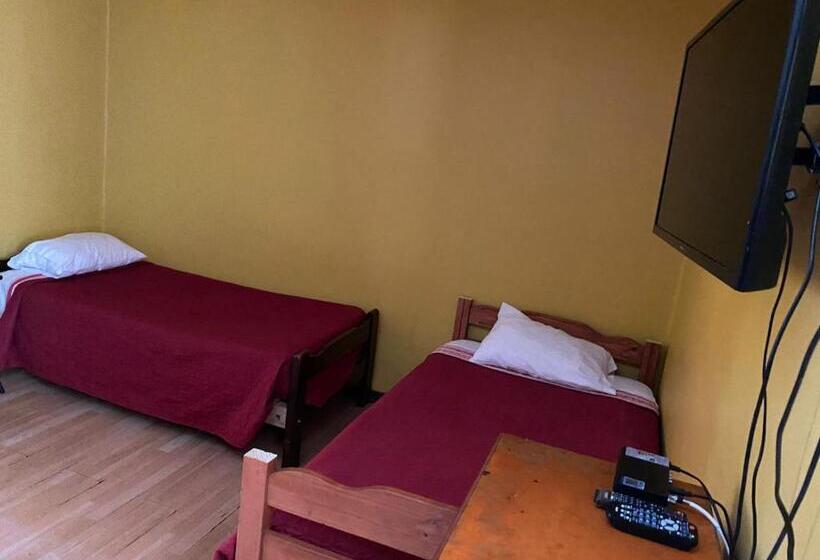 חדר סטנדרט לארבעה, Hostal Radal Molina