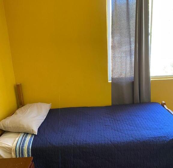 اتاق استاندارد سه نفره, Hostal Radal Molina