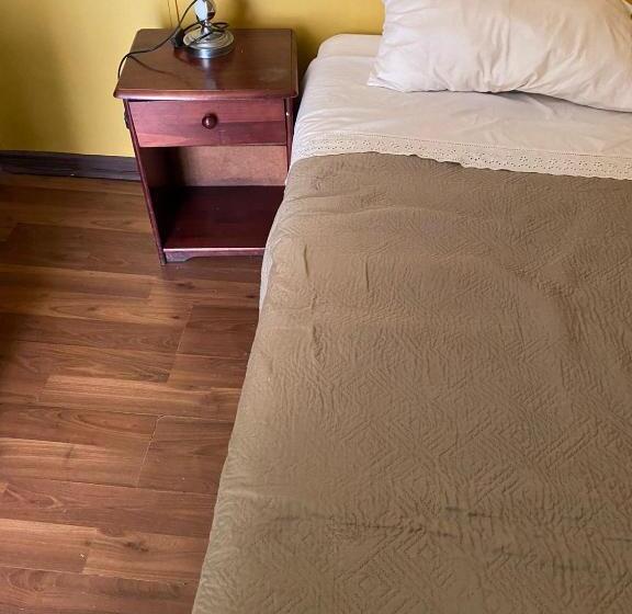 اتاق استاندارد یک نفره, Hostal Radal Molina