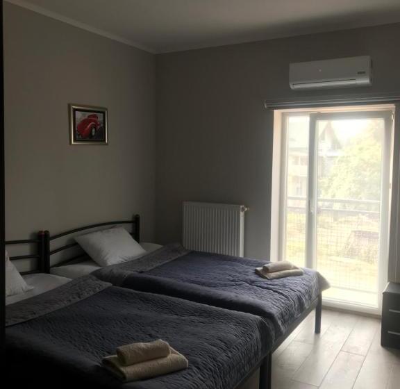 חדר סטנדרט, Motozona