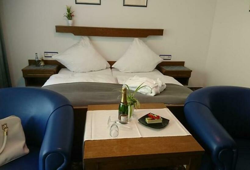 Номер Стандарт с Балконом, Café Blaich Hotel Garni