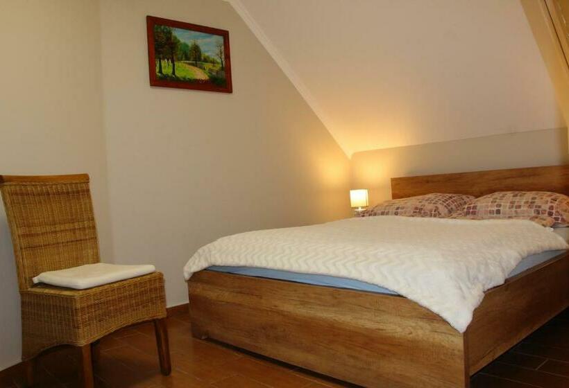 スタンダードルーム, Hegylánc Fogadó