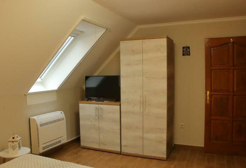 スタンダードルーム, Hegylánc Fogadó