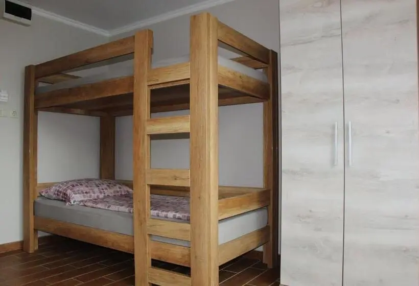 Standard Kolmen Hengen Huone, Hegylánc Fogadó