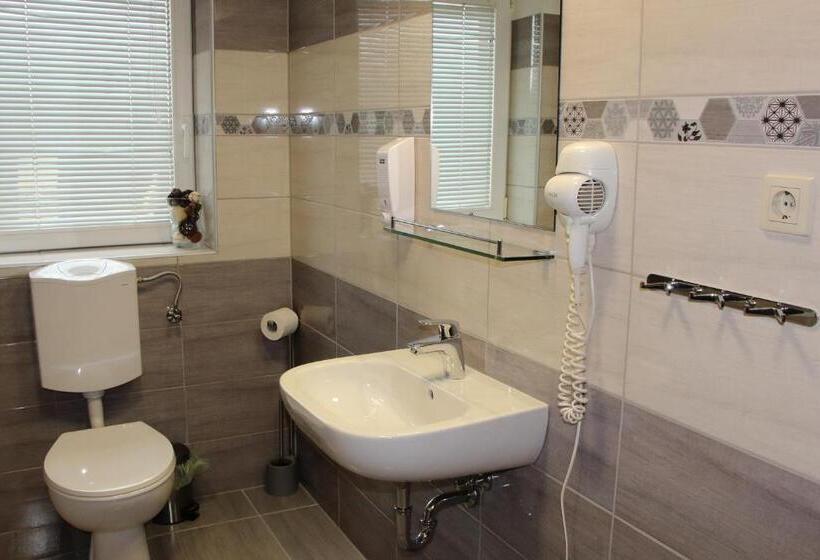 スタンダードルーム, Hegylánc Fogadó