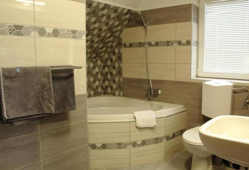 スタンダードルーム, Hegylánc Fogadó