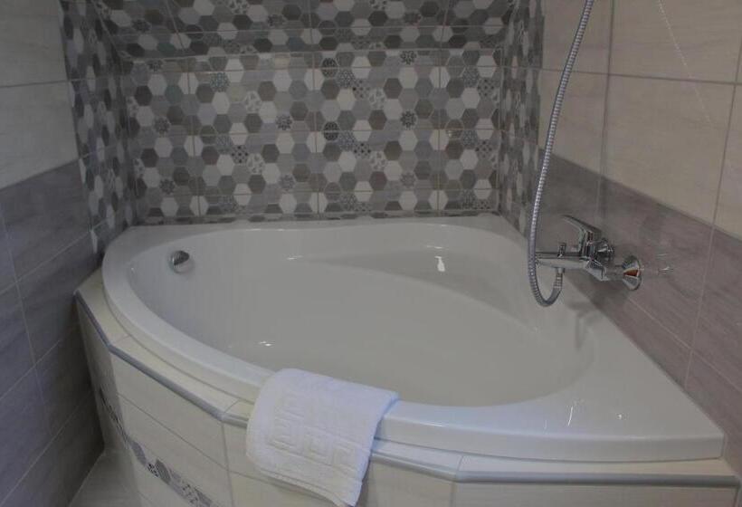 スタンダードルーム, Hegylánc Fogadó