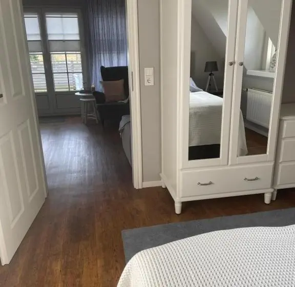 バルコニー付き１ベッドルームアパートメント, Friesen Lodge Apartments