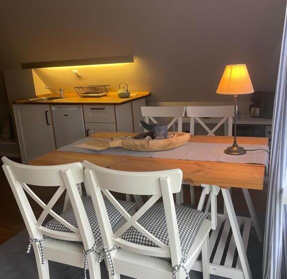 شقة غرفة نوم واحدة مزودة بشُرفة, Friesen Lodge Apartments