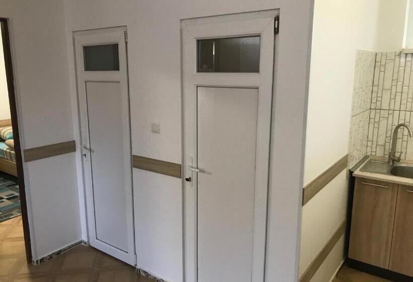 شقة غرفتين, Domino