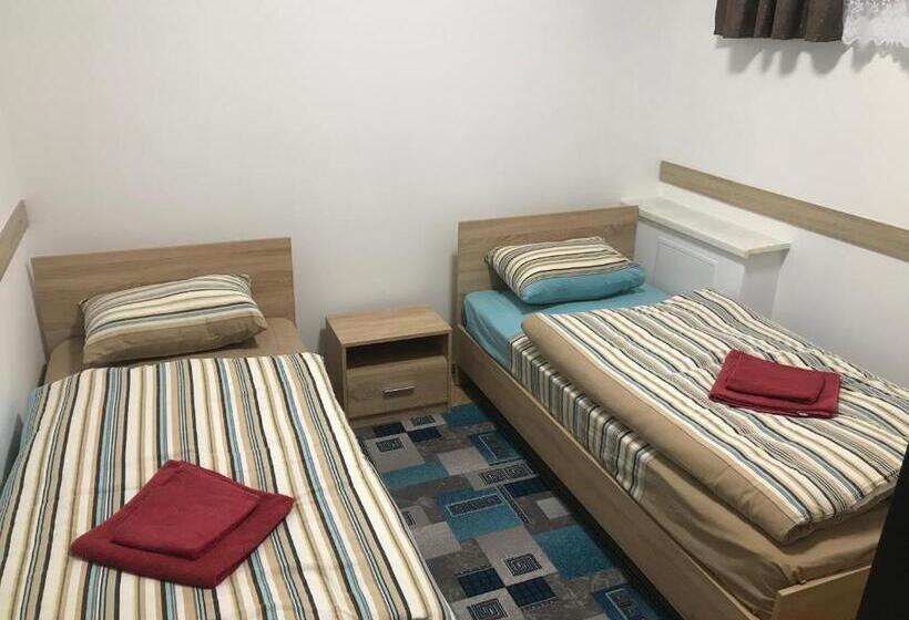 شقة غرفتين, Domino