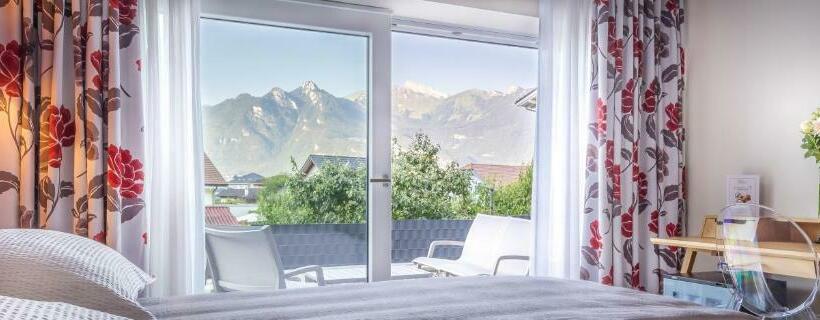 Номер Стандарт с Балконом, Le Manoir Vionnaz