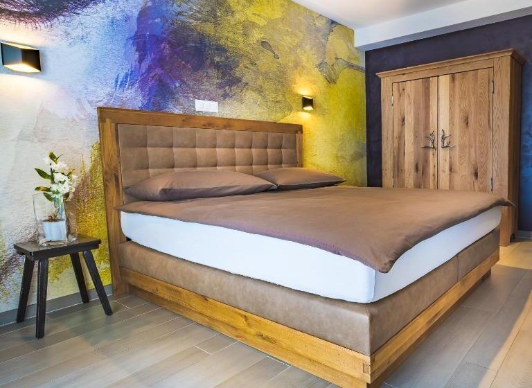 Номер Deluxe с Балконом, Le Manoir Vionnaz