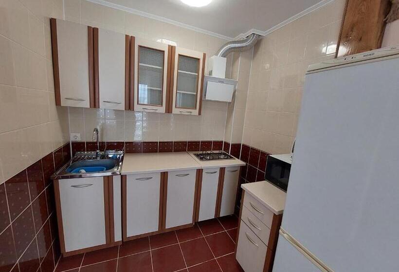 اتاق راحتی سه تخته, Pyate Koleso