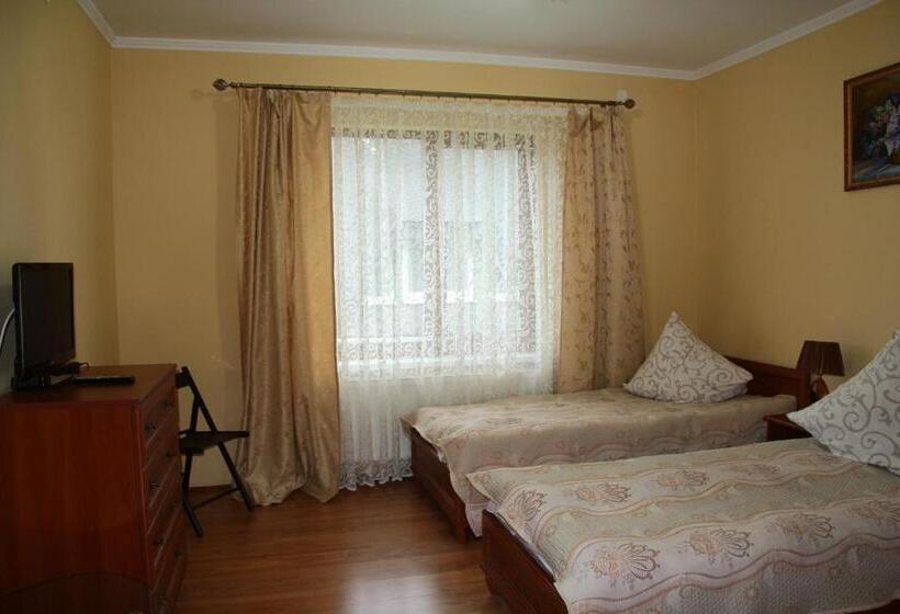 اتاق اکونومی, Pyate Koleso