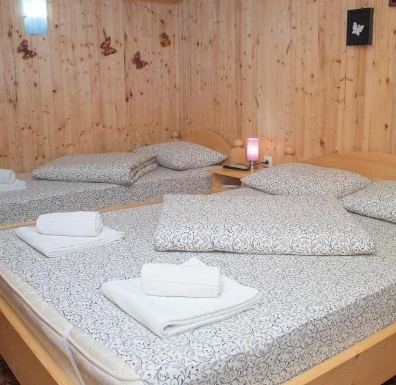 스탠다드 트리플 룸, Pensiunea Casa Ioana