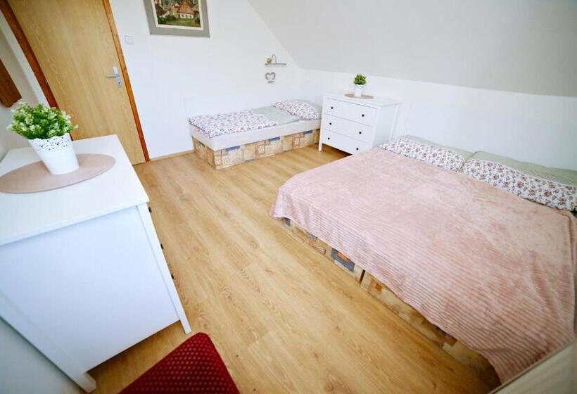 غرفة قياسية ثلاثية حمام مشترك, Restaurace A Pension Chalupa