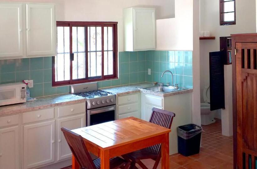 דירת חדר בקומת קרקע, Mayan Beach Garden