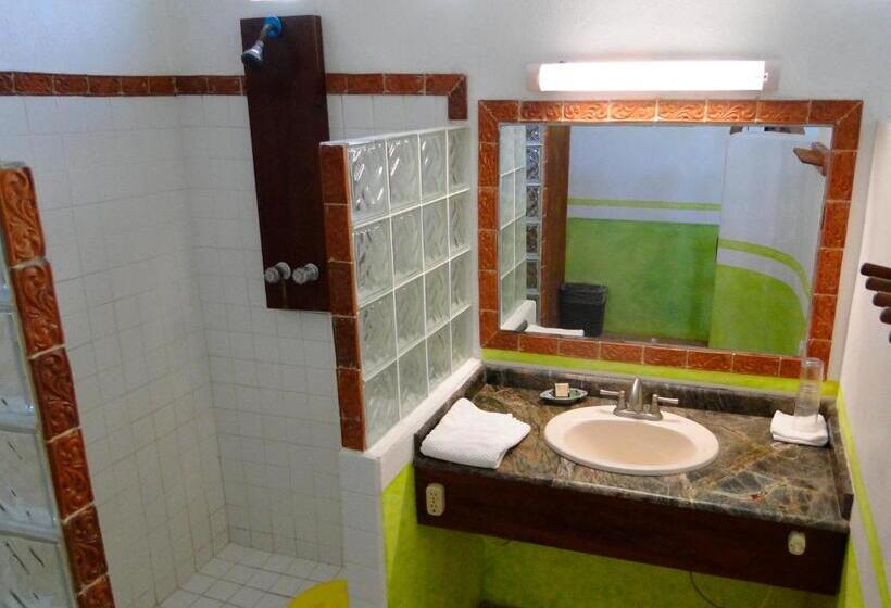 סטודיו דלוקס, Mayan Beach Garden