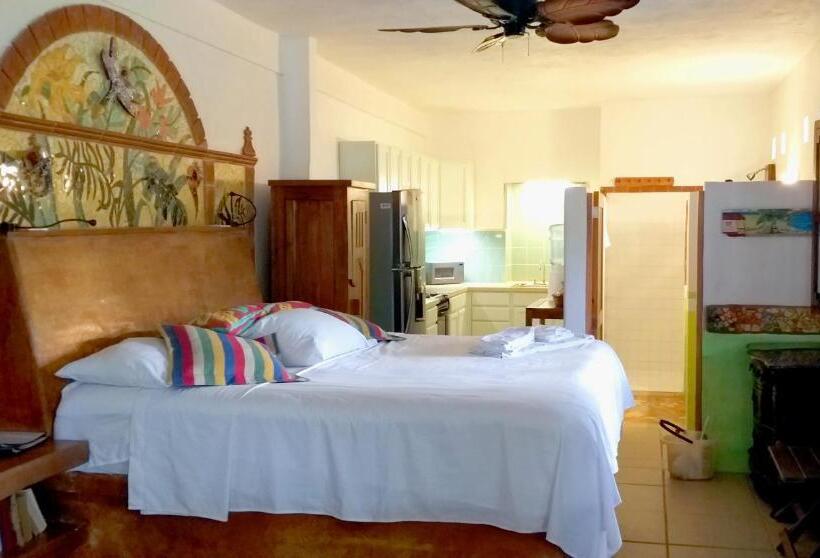 סטודיו דלוקס, Mayan Beach Garden