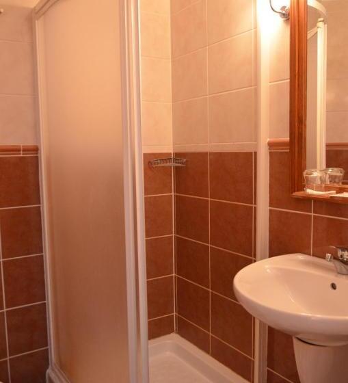 חדר סטנדרט לשלושה, Modrava