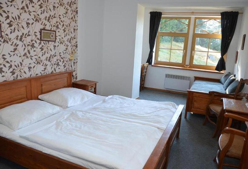 חדר סטנדרט לשלושה, Modrava