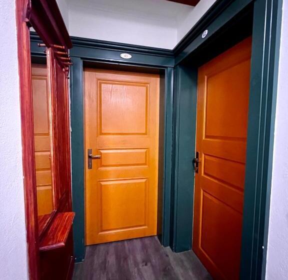 חיבור הדירה עם חדר שינה אחד, Modrava