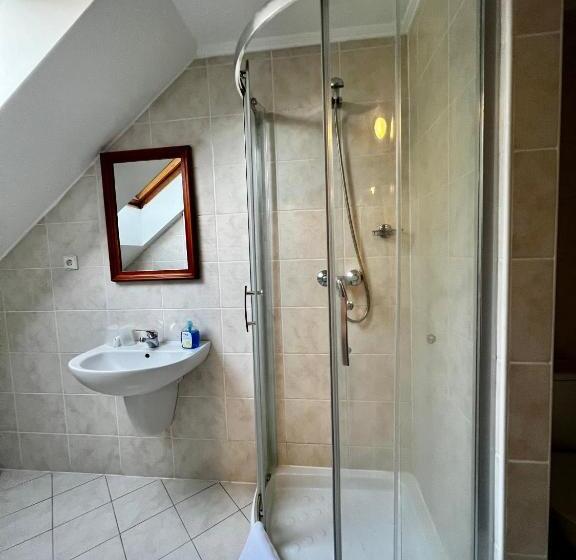 חיבור הדירה עם חדר שינה אחד, Modrava