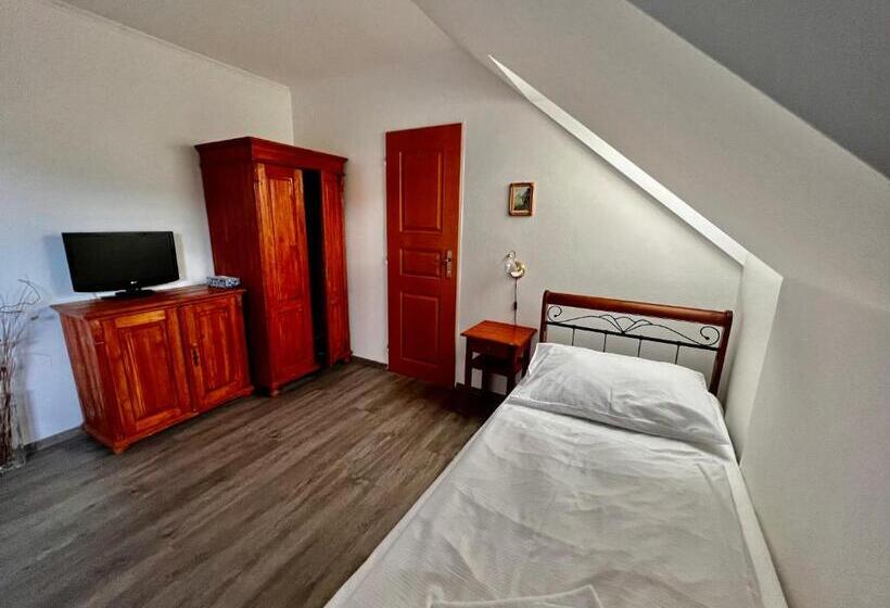 חיבור הדירה עם חדר שינה אחד, Modrava