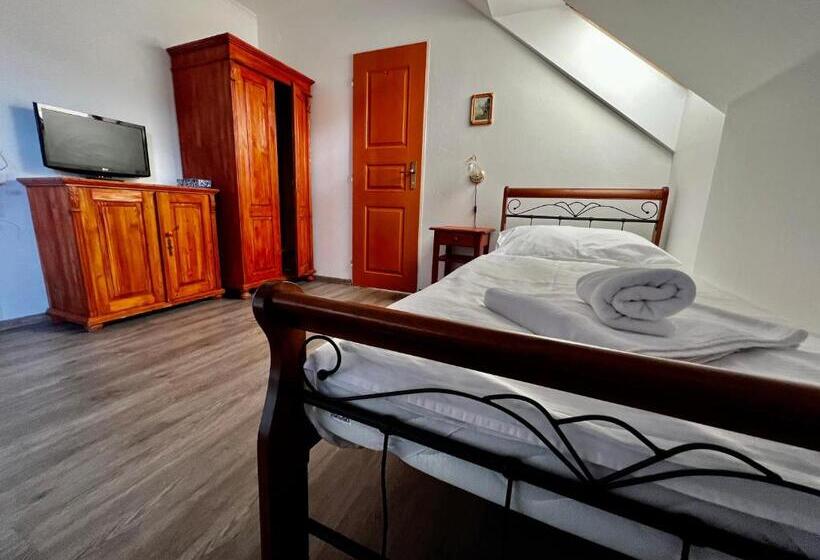 חיבור הדירה עם חדר שינה אחד, Modrava