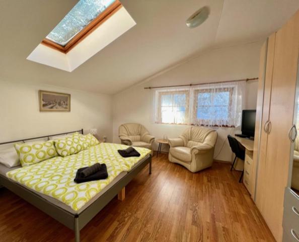 דירת חדר סופריור, Modrava