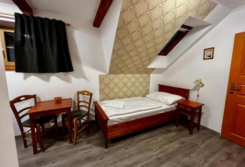 חיבור הדירה עם חדר שינה אחד, Modrava