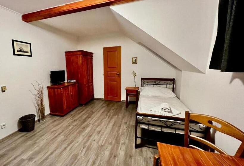 חיבור הדירה עם חדר שינה אחד, Modrava